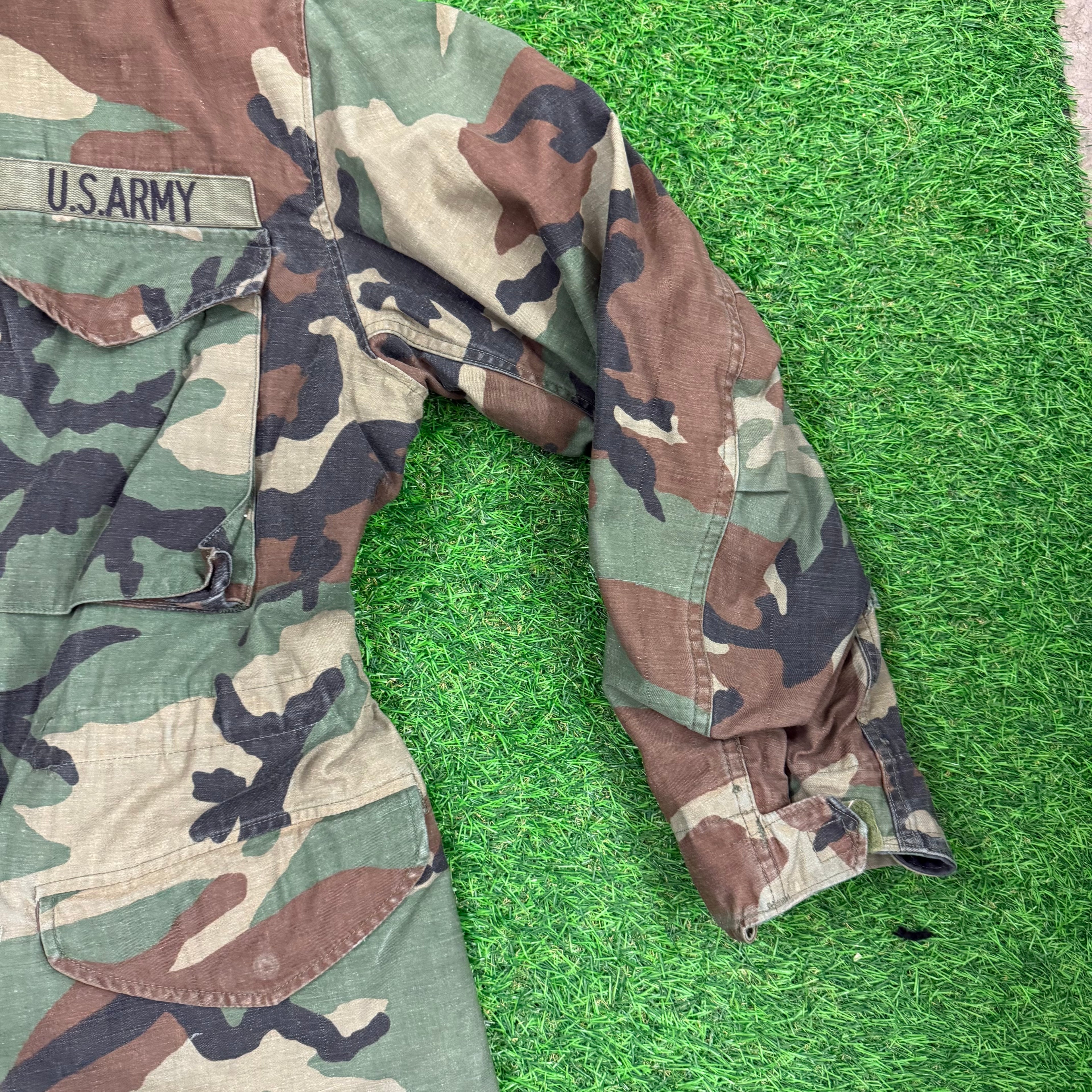 Vintage Camo US Army Jacket - M